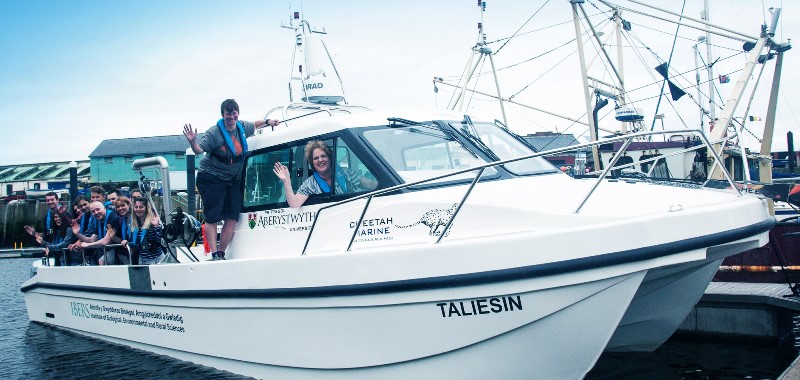 Cwch ymchwil y Brifysgol / University research boat